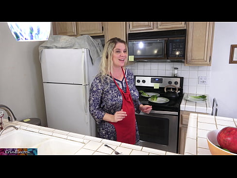 ❤️ Stepmom milking him in the kitchen before his date Porn video at us ﹏