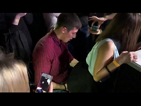 ❤️ Real sex in a Russian nightclub. 18-year-old Russian girl in the anus and vagina fucked in a nightclub Porn video at us ﹏